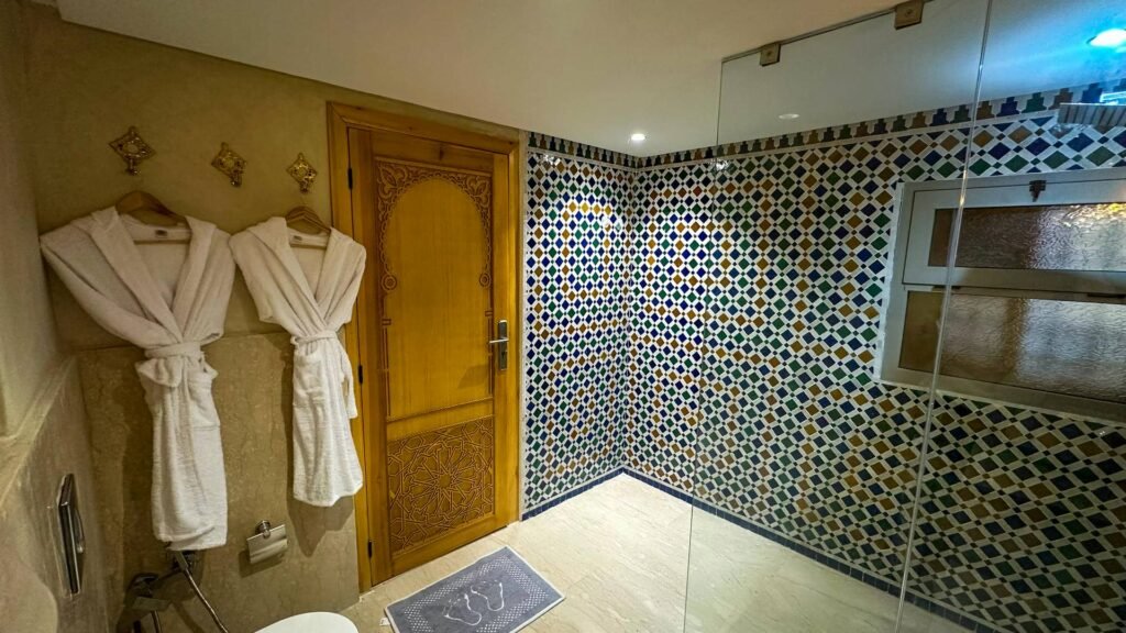 dar-magic-fes-double-twin-room-bathroom