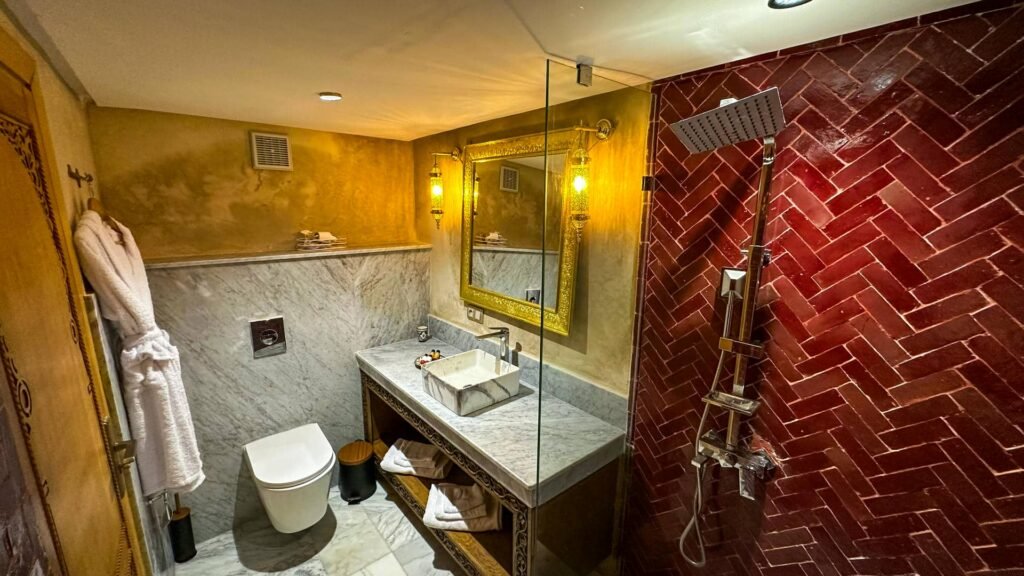 dar-magic-fes-red-room-bathroom.jpg