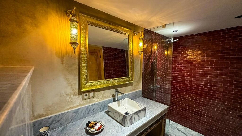 dar-magic-fes-red-room-toilet