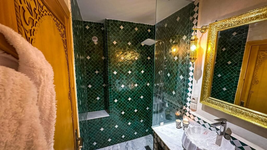 dar-magic-fes-canopy-room-bathroom.jpg