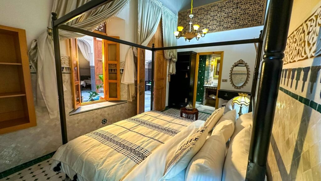 dar-magic-fes-canopy-room-interior