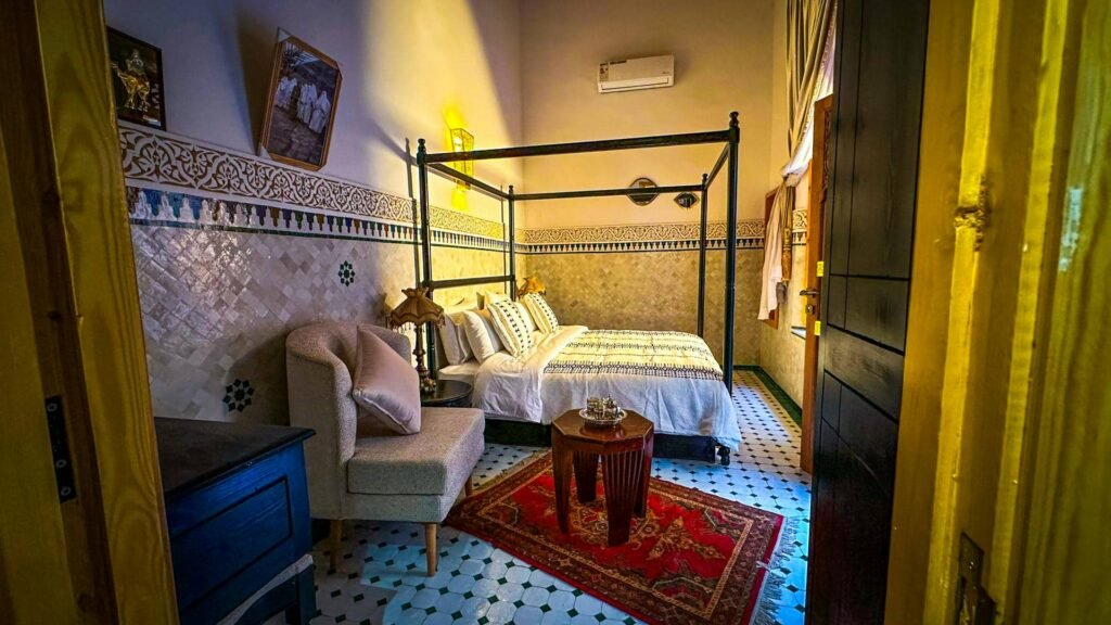 dar-magic-fes-canopy-room-moroccan-decor
